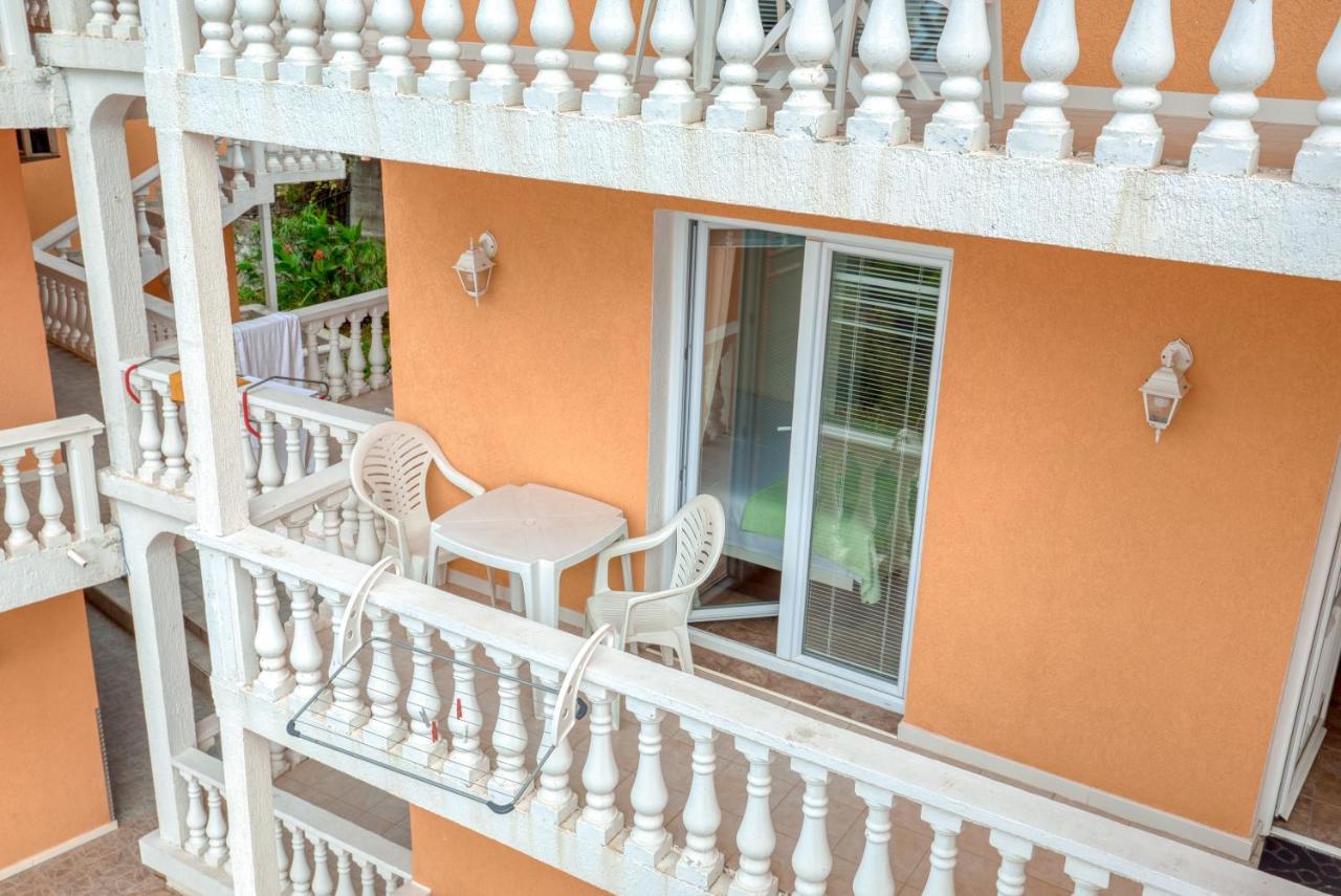 Apartmani Bronhi Sutomore Exterior foto